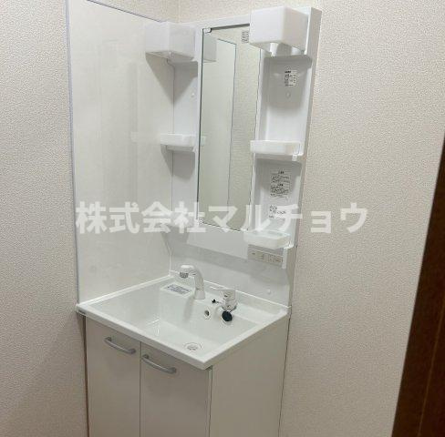 あけぼの三戸一の独立洗面台|朝の支度にも助かる、独立の洗髪洗面化粧台