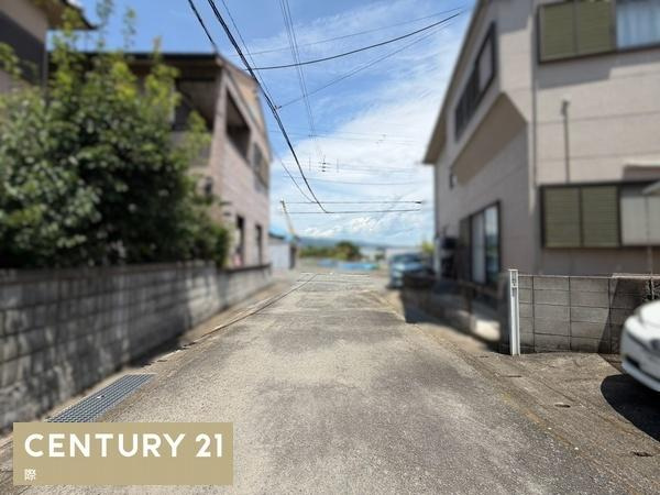 岩出市東坂本　中古戸建の前面道路含む現地写真