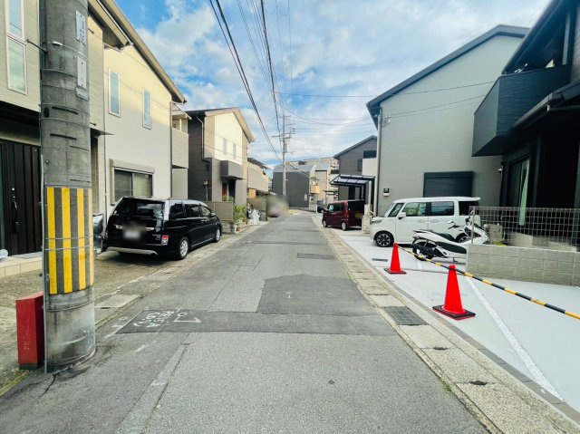 梅津罧原町　7号地の前面道路含む現地写真