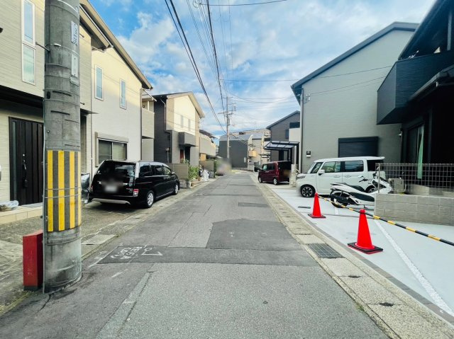 梅津罧原町　7号地の前面道路含む現地写真