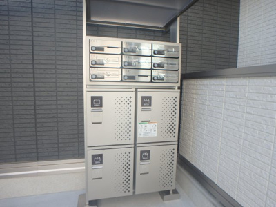 【その他共用部分】 | プレガーレ中須佐 | 集合ポストと宅配ボックスです