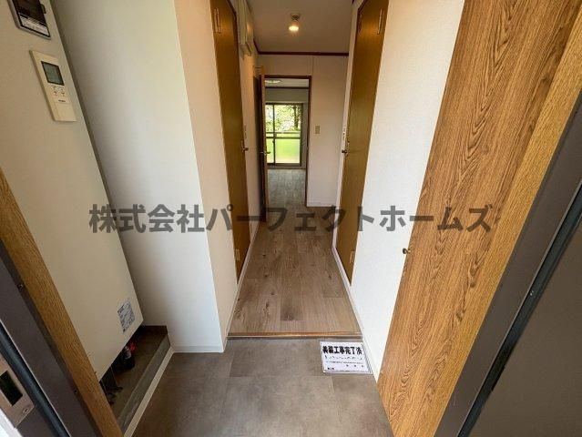 枚方グランドマンションの玄関|明るい玄関です