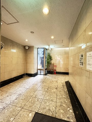 ライゼックス元町のエントランス