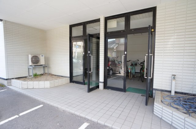 【エントランス】 | メゾン・ラ・リヴィエール