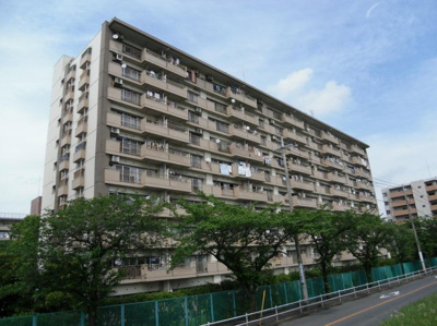 【外観】 | 府中住吉町住宅 | 全４棟総戸数357戸のビッグコミュニティ。2019年9月大規模修繕工事済。