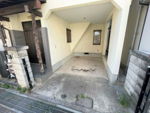 堺市中区陶器北一戸建ての駐車場