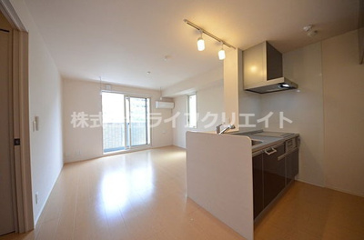 【居間・リビング】 | ベルチェドマーニ | ※同建物別部屋写真