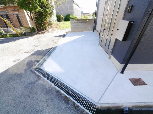 魚住町金ケ崎戸建の駐車場