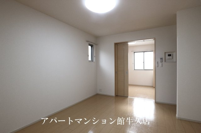 グリーンステージⅢ番館の居間・リビング