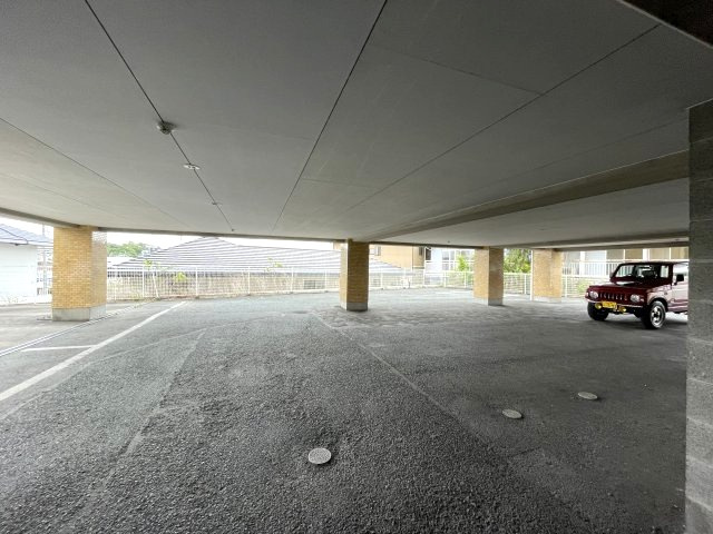 グレース蜆塚の駐車場