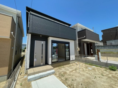 【外観】 | 日進市浅田平子１期全３棟＜仲介手数料無料＞西小・日進西中　新築一戸建て | 撮影
社長の村田です！
自らプレイヤーとして営業しています
長年の経験と実績から皆様により良いマイホーム購入のご提案をいたします。
住宅ローンの不安や購入後の不安等何でもご相談ください。