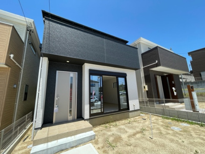 【外観】 | 日進市浅田平子１期全３棟＜仲介手数料無料＞西小・日進西中　新築一戸建て | 撮影
社長の村田です！
自らプレイヤーとして営業しています
長年の経験と実績から皆様により良いマイホーム購入のご提案をいたします。
住宅ローンの不安や購入後の不安等何でもご相談ください。