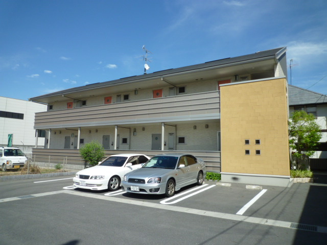 シャルマンの駐車場