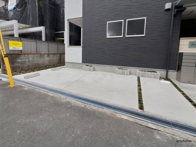 Amour Ville 江坂 仲介手数料無料の駐車場