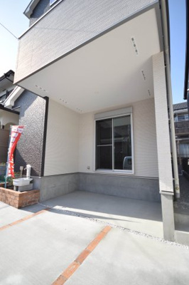 【外観】 | ☆南道路×陽当り良好×閑静な住宅地☆仲介手数料不要！新築／藤沢市本藤沢５丁目２号棟 | 【建物完成！ご見学可能】閑静な住宅地に差し込む陽光！穏やかな暮らし、良い目覚めができそうな物件です！外水栓もあり敷地内で洗車も可能です♪