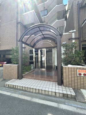 【エントランス】 | サニーハイツ伊東 | 清潔なエントランスです