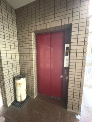 【その他共用部分】 | サニーハイツ伊東 | エレベーターがあります