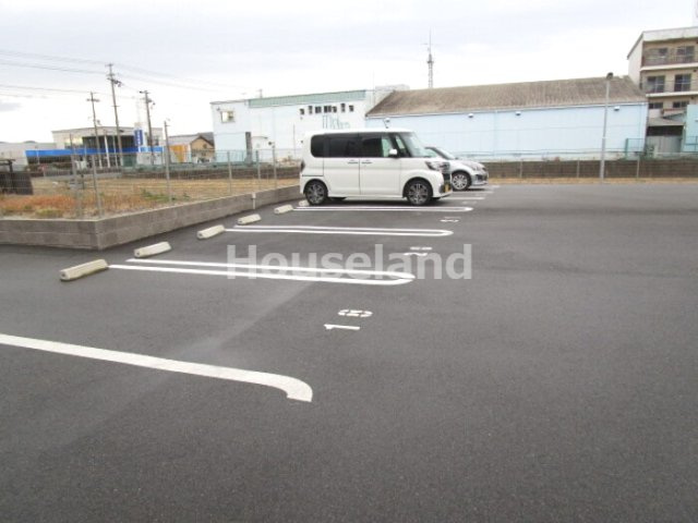 D-roomシルクマムBの駐車場