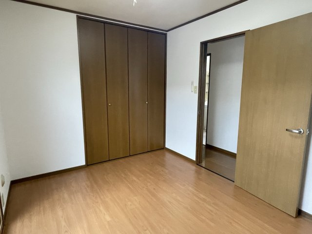 印役町1丁目南棟の洋室