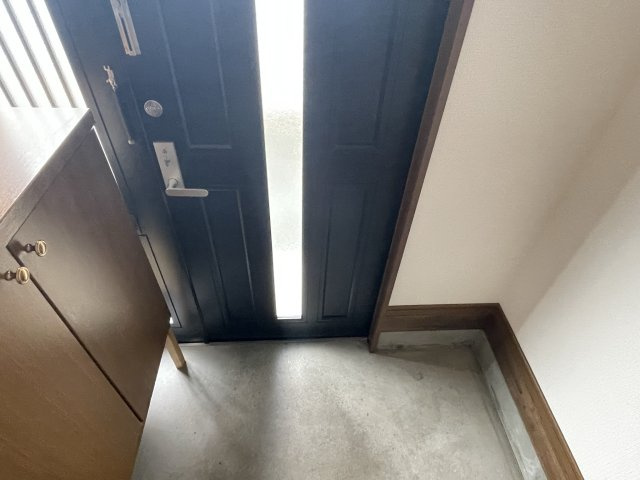 印役町1丁目南棟の玄関