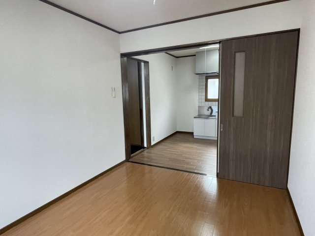 印役町1丁目南棟の洋室