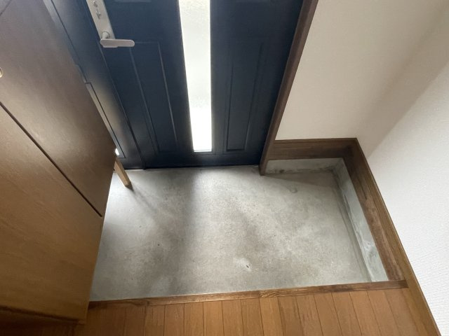 印役町1丁目南棟の玄関