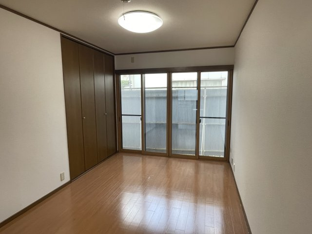 印役町1丁目南棟の居間・リビング