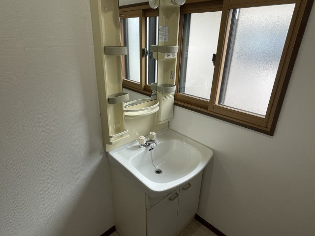 印役町1丁目南棟の独立洗面台