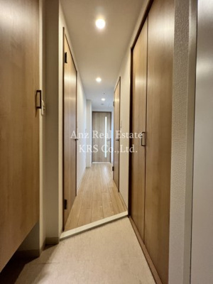 【玄関】 | フォーリアライズ南堀江ヴィータ | 玄関部分より撮影！落ち着いた色調です！