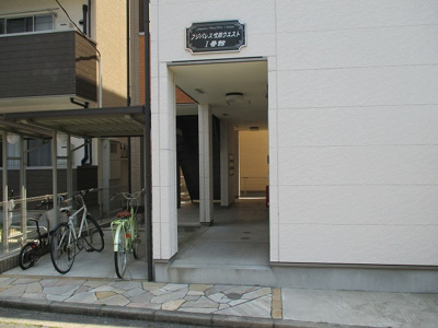 【エントランス】 | フジパレス吹田ウエスト１番館 | 落ちついた外観にマッチしたエントランスです