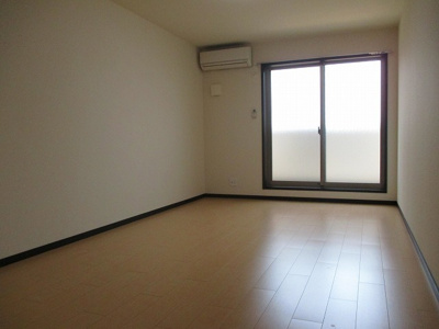 【居間・リビング】 | フジパレス吹田ウエスト１番館 | 明るくキレイなお部屋です