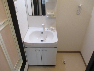 【洗面所】 | フジパレス吹田ウエスト１番館 | 忙しい朝にうれしい洗髪洗面化粧台、洗濯機置き場です