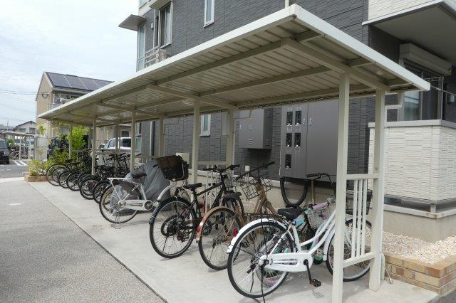 倉敷市西中新田のアパートのその他共用部分|駐輪場