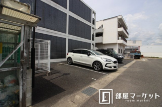 【駐車場】