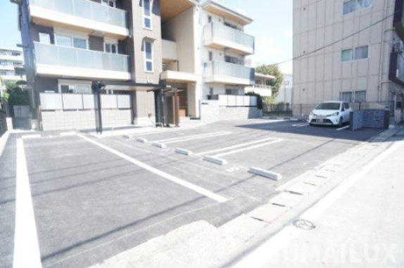 D-room新屋敷の駐車場