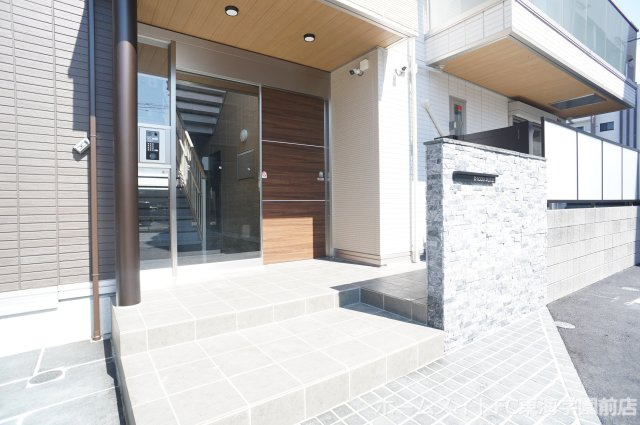 熊本市中央区新屋敷１丁目のアパートのエントランス
