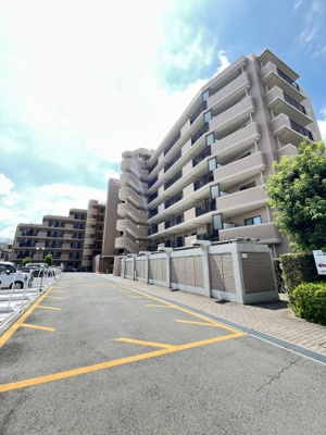 【外観】 | ウインベルコーラス狭山ヶ丘 | 平成8年築、総戸数98戸のオートロックマンション「ウインベルコーラス狭山ケ丘」。狭山ヶ丘駅徒歩11分・武蔵藤沢駅徒歩13分のマンションです。