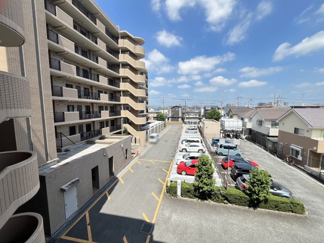 ウインベルコーラス狭山ヶ丘の駐車場