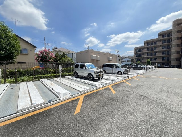 ウインベルコーラス狭山ヶ丘の駐車場