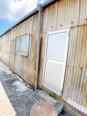 平井町倉庫の庭