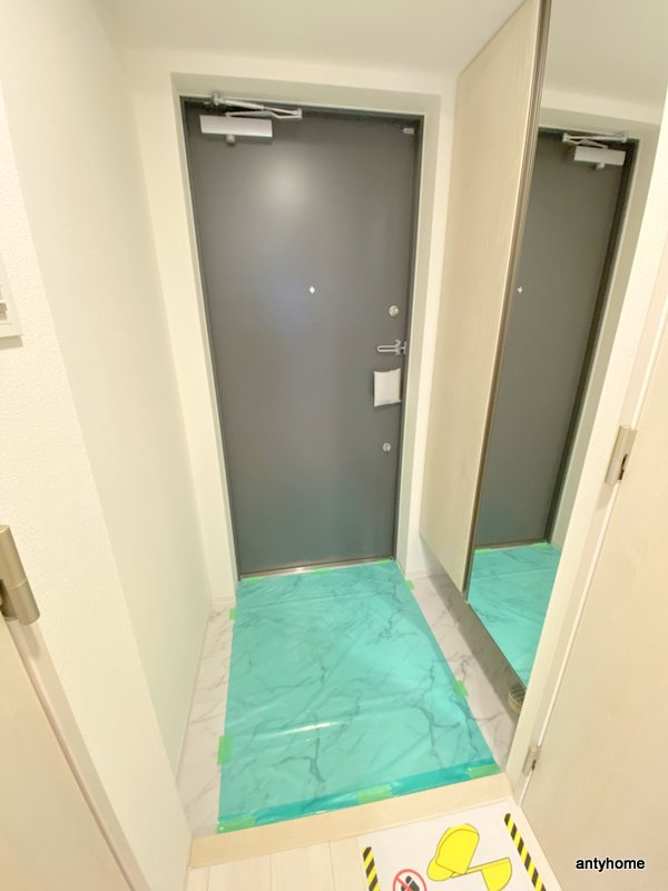 セレーノ南森町　仲介手数料無料の玄関