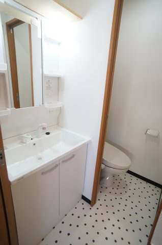 逆瀬川ビルの洗面所