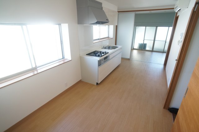 逆瀬川ビルの居間・リビング