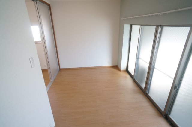 逆瀬川ビルの寝室