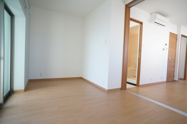 逆瀬川ビルの寝室