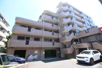 【外観】 | 全面タイル張りによる重厚感溢れる外観です♪