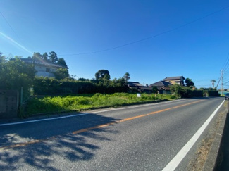 【前面道路含む現地写真】 | 前面道路も広く駐車もストレスなく止めれそうです！