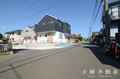 【前面道路含む現地写真】 | 海老名市国分寺台１丁目　新築戸建て　全2棟　【仲介手数料無料】