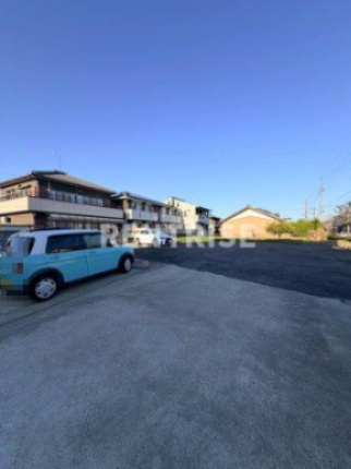 コーポエデンの駐車場