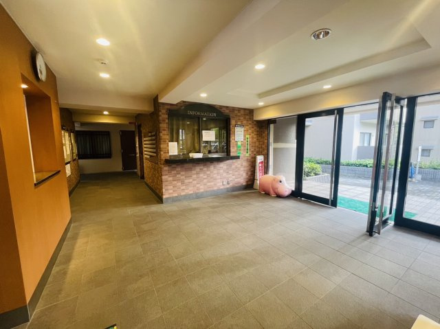 サンシティ桂坂参番館のエントランス